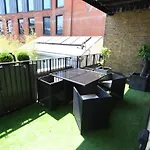 Oxford Street Luxurious 3 Bedroom Apartment