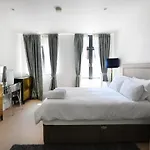 Oxford Street Luxurious 3 Bedroom Apartment