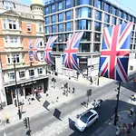 Oxford Street Luxurious 3 Bedroom Apartment