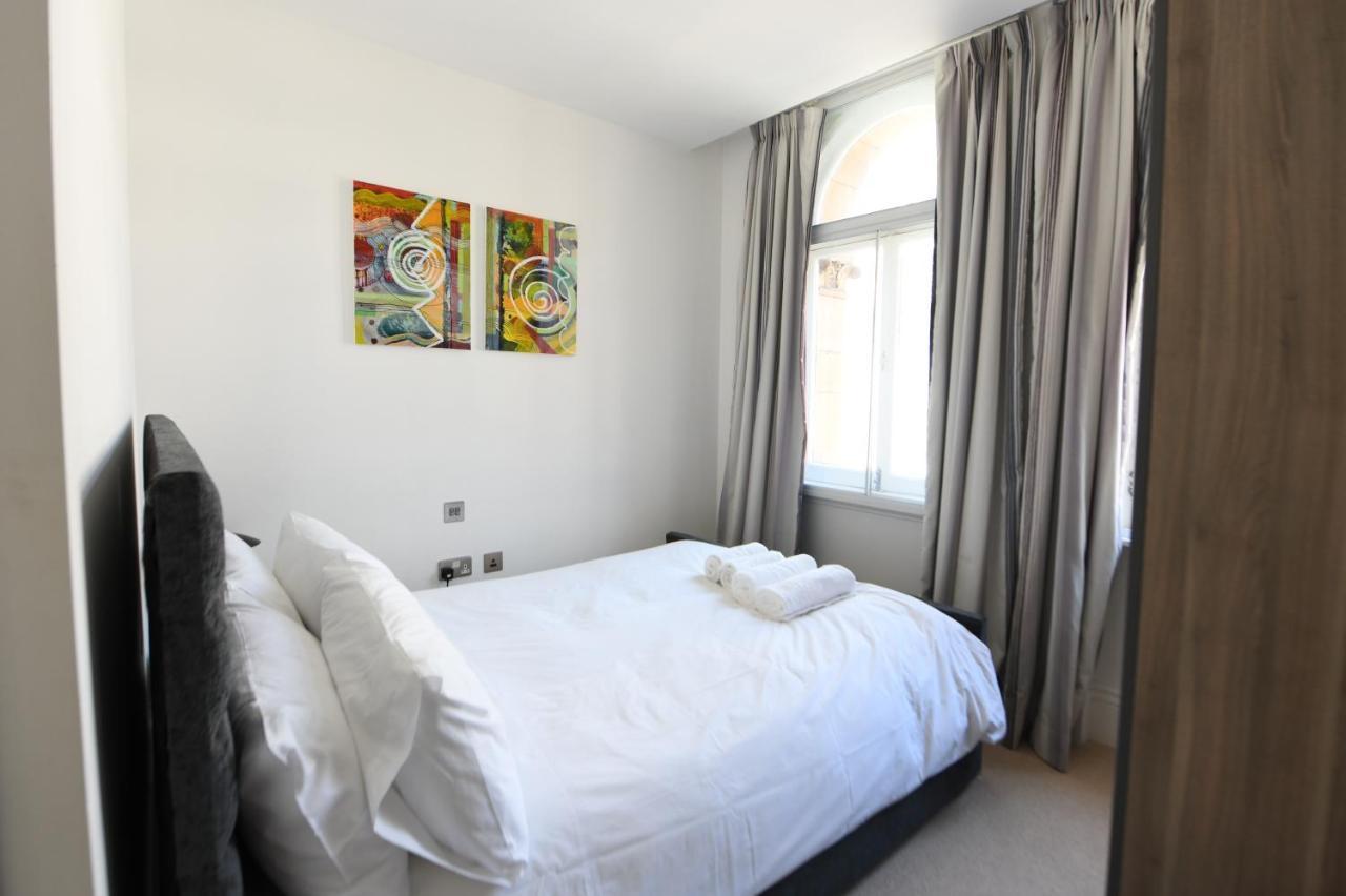 Oxford Street Luxurious 3 Bedroom