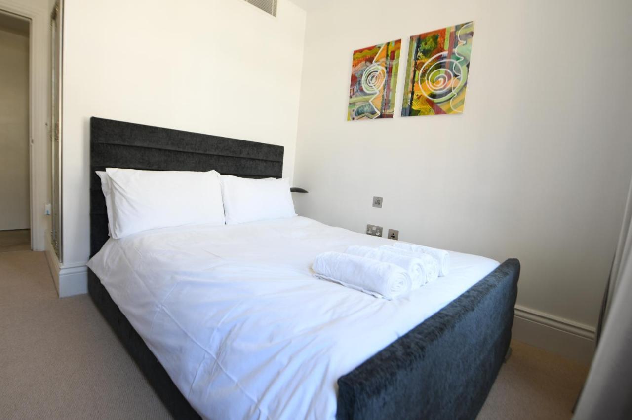 Oxford Street Luxurious 3 Bedroom *
